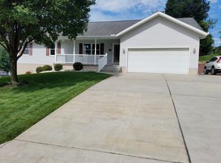 55 Olive St, Burgettstown, PA 15021
