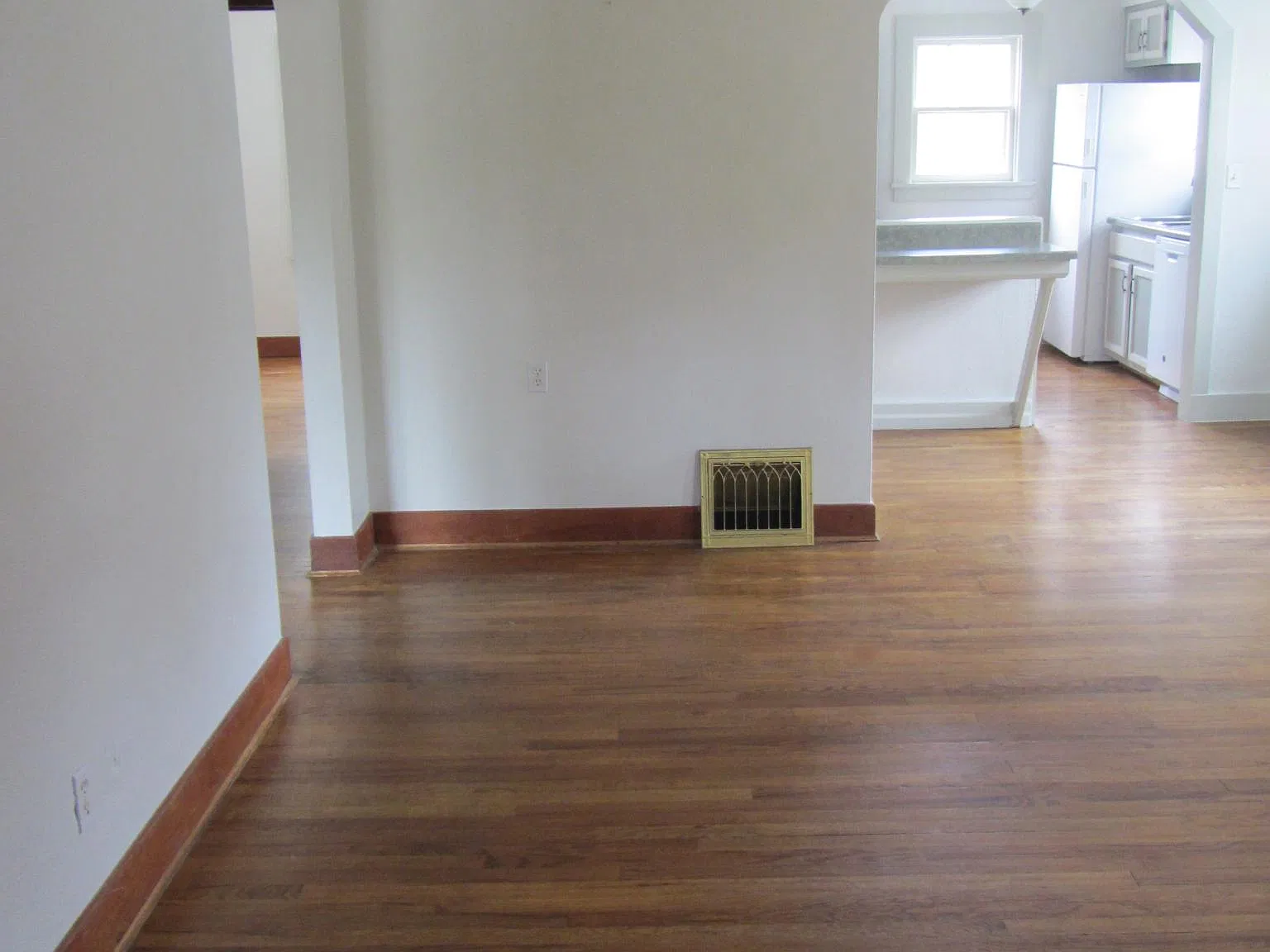 2 bed, 900 sqft, $1,350 — Photo 2
