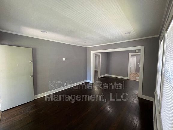 4th image of 7542 Harrison St