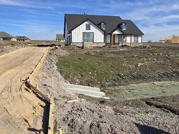 127 Big Sky Rd, Decatur, TX 76234