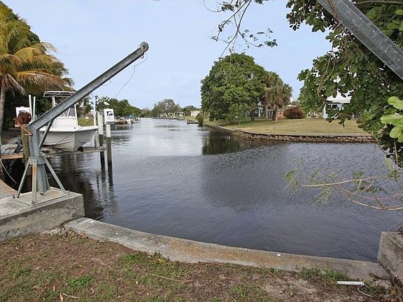 5th image of 21224 Edgewater Dr