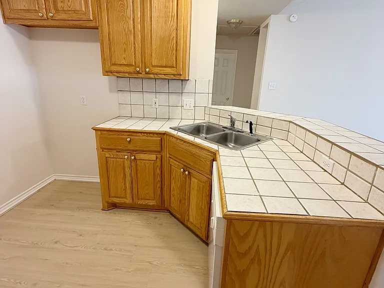 307 Sunset Blvd — Photo 16