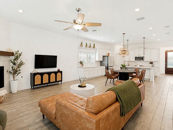 2nd image of 1145 Canuela Way