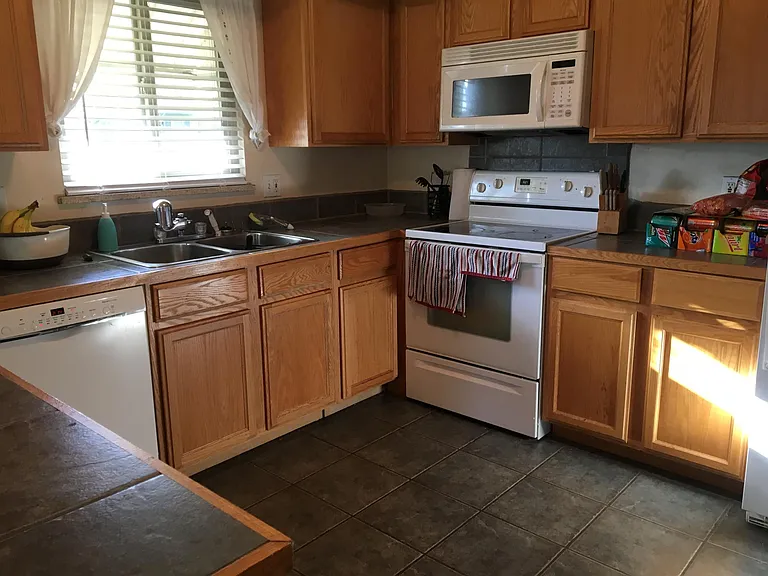 1100 Emigh St #1 — Photo 2