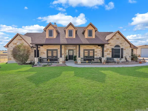 233 Scenic Hills, La Vernia, TX 78121