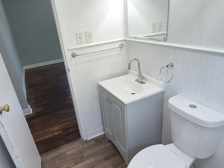 2505 Redwood Ave — Photo 13