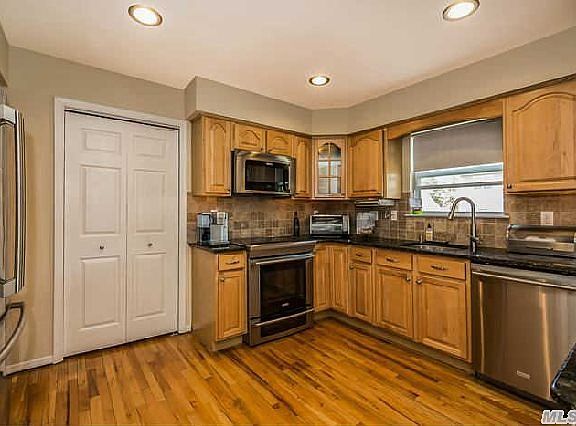 3rd image of 215 McCall Ave