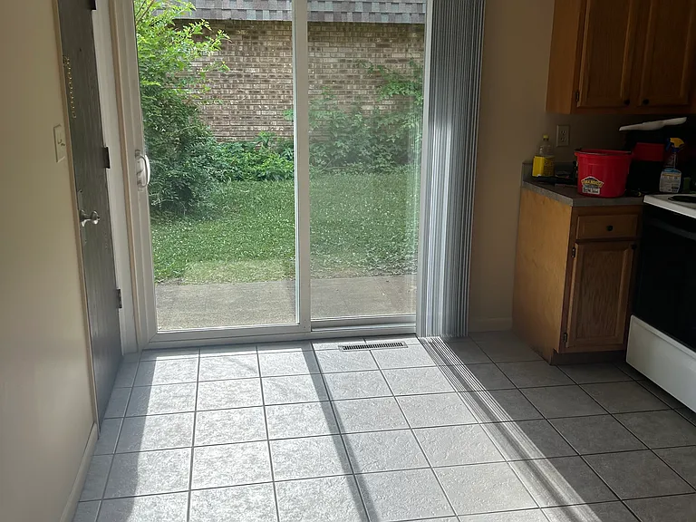 507 Coyne St #1 — Photo 4