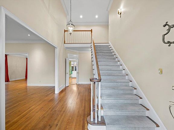 4th image of 1020 Humphrey Oaks Cir
