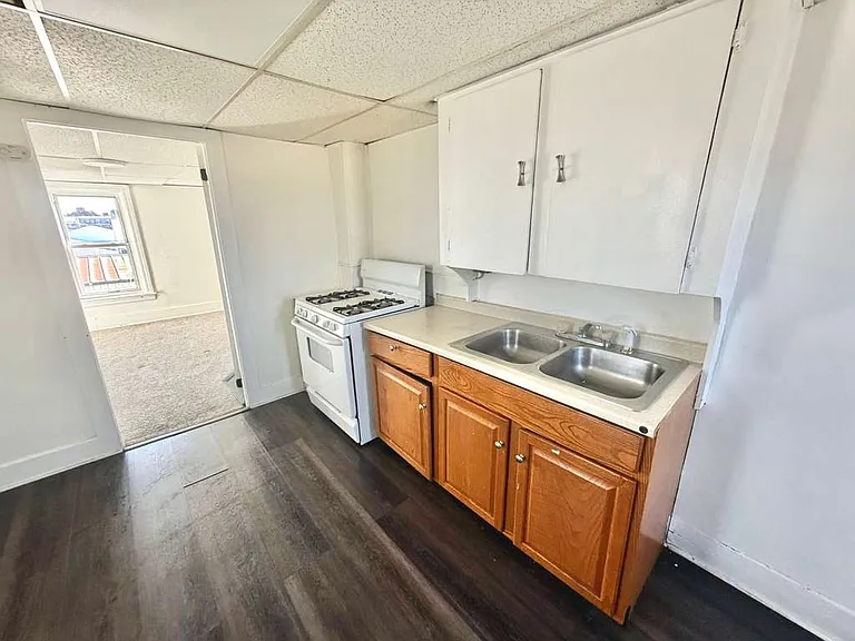 104 W Green St #3 — Photo 9