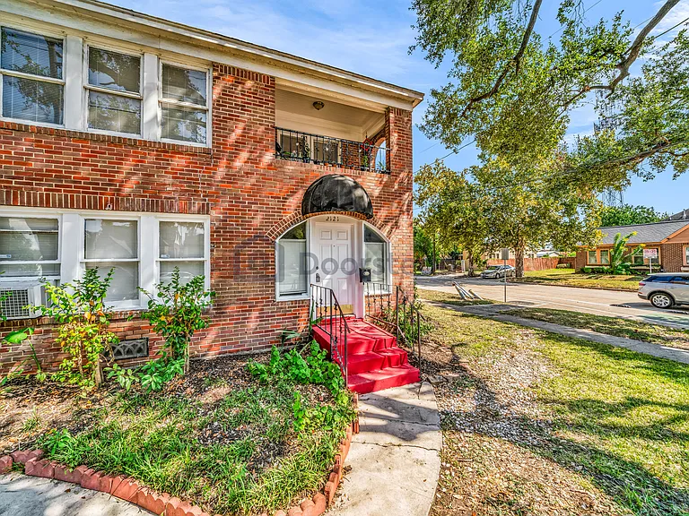 2121 Alabama St — Photo 2