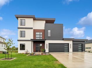 11888 Meadow Springs Dr, Johnston, IA 50131