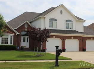 19257 Lakeland Dr, Macomb, MI 48044