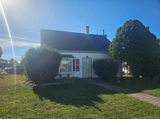 544 Dryden St, Westbury, NY 11590