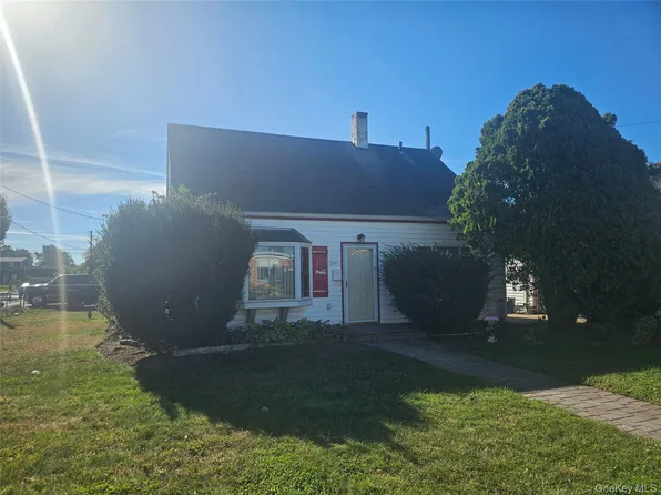 544 Dryden Street, Westbury, NY 11590