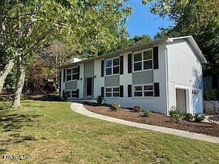2nd image of 2828 Ithaca Dr NE