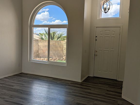 2nd image of 621 W Aire Libre Ave