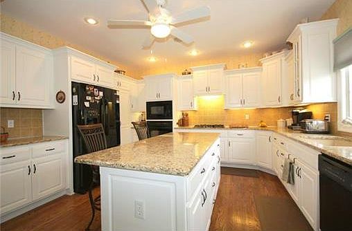 2nd image of 9823 N Montclair Ave