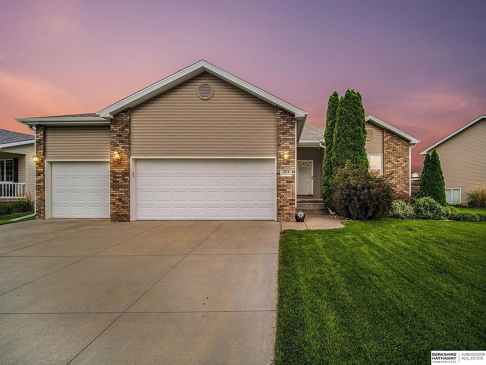 1st image of 1744 Blackhawk Dr
