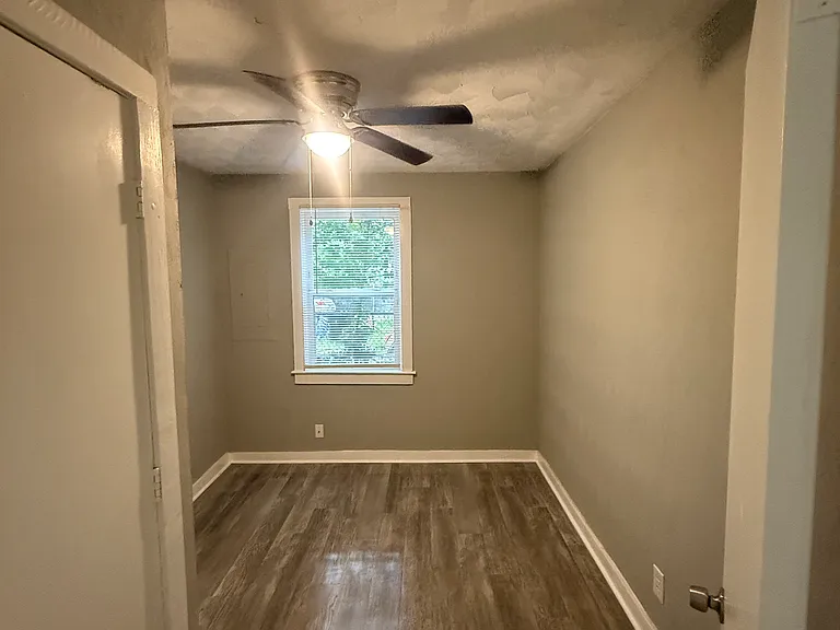 2404 Hartford St — Photo 12