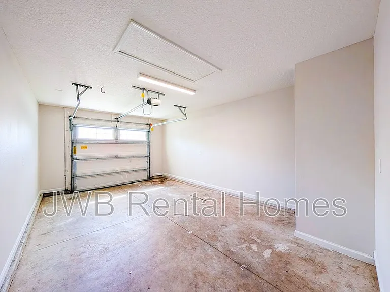 2216 White Ave — Photo 11