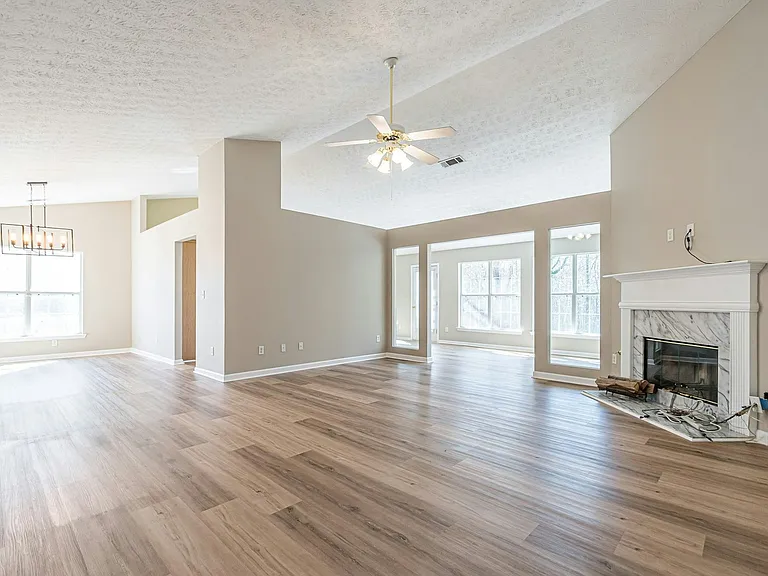 5755 Lakeview Cir — Photo 14