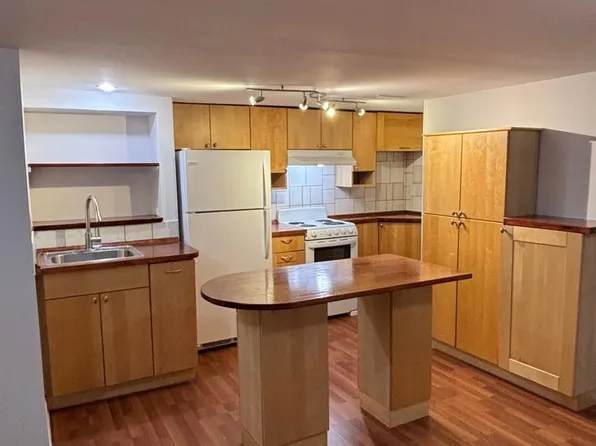 209 Balsam Ave S, Hamilton, ON L8M 3B7