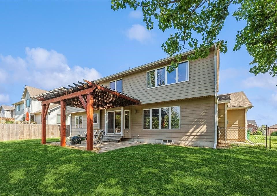 1st image of 7322 Oakwood Dr