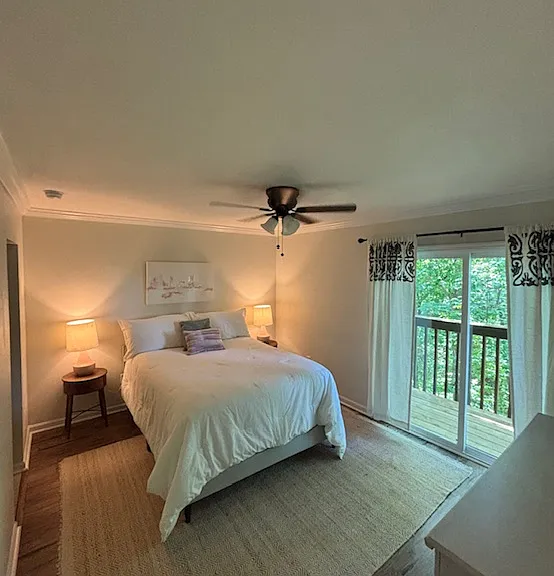 323 Edgewater Ln — Photo 8
