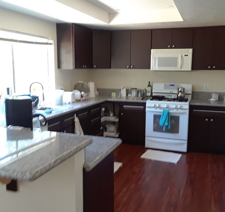 1st image of 585 Parkview Dr