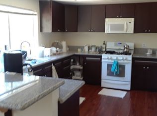 585 Parkview Dr, Lake Elsinore, CA 92530