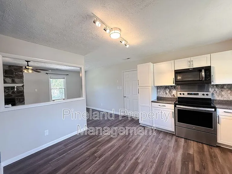 1690 Clairborne Dr — Photo 8