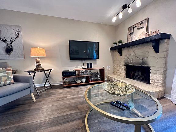 3rd image of 1581 Parkview Dr APT E8