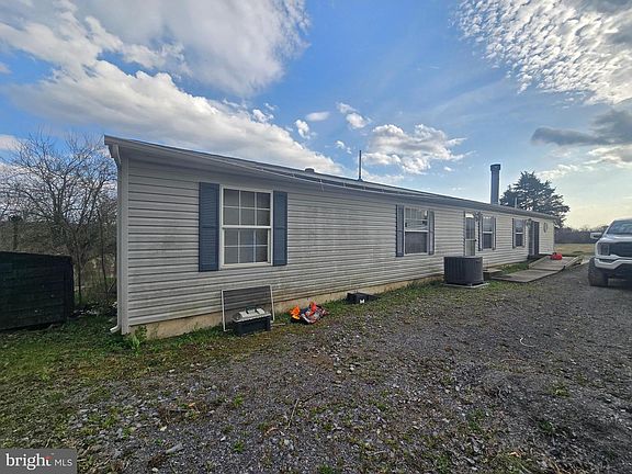 4th image of 698 Webbs Farm Ln