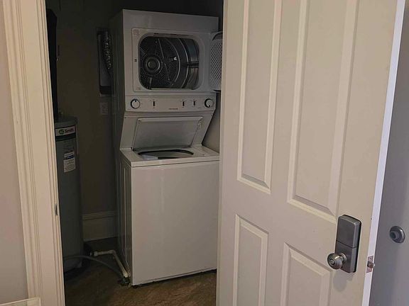 2nd image of 118 E Bremer Ave #302