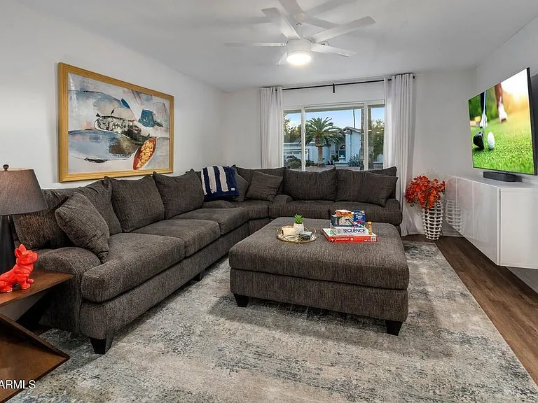 4526 E Paradise Ln — Photo 5