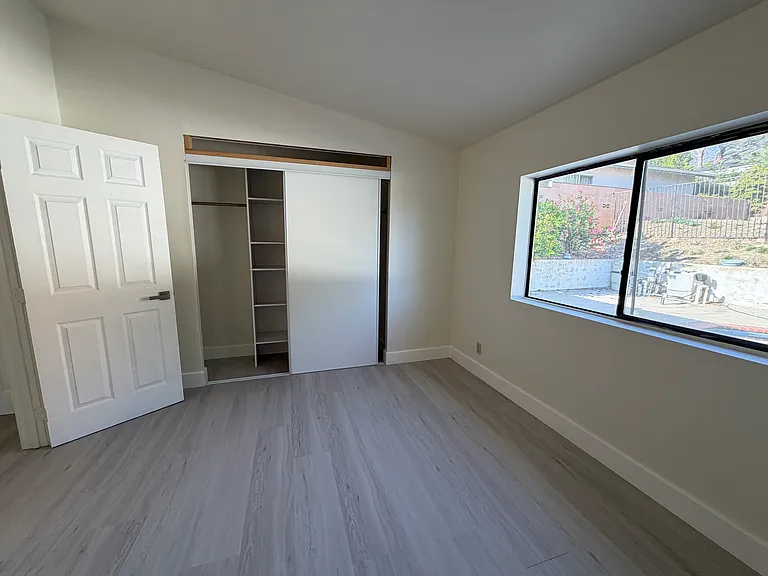 10411 Glory Ave — Photo 11