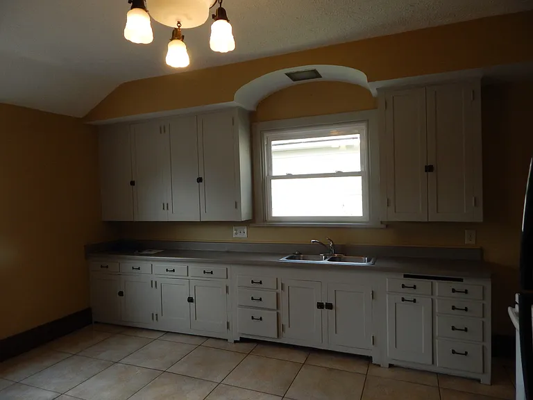 92 E Franklin St — Photo 11