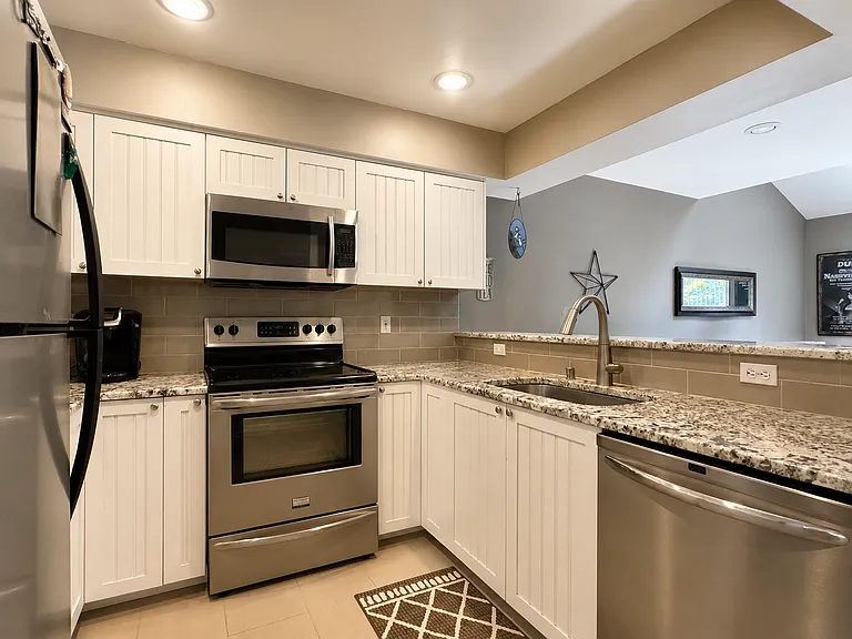 321 SE Orchard Dr #1-27 — Photo 5