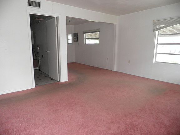4th image of 1177 Carlton Dr