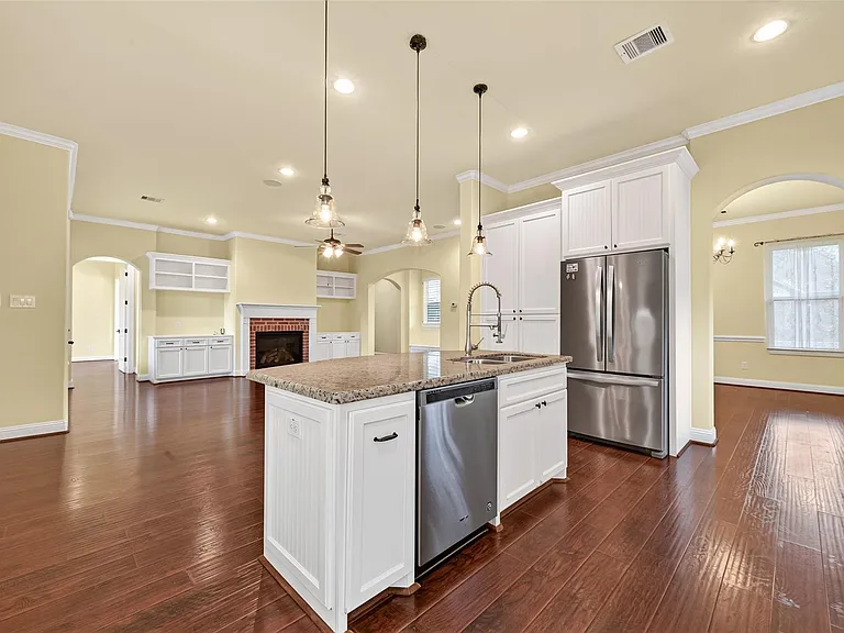 4727 Lake Village Dr — Photo 9