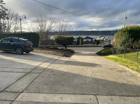 448 E Lake Sammamish Pkwy NE, Sammamish, WA 98074