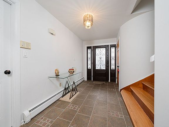 Entry Foyer 