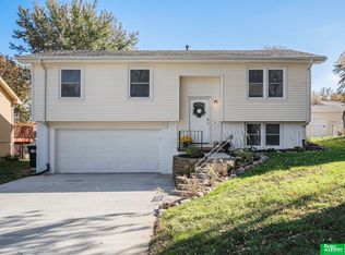 12723 Larimore Ave, Omaha, NE 68164