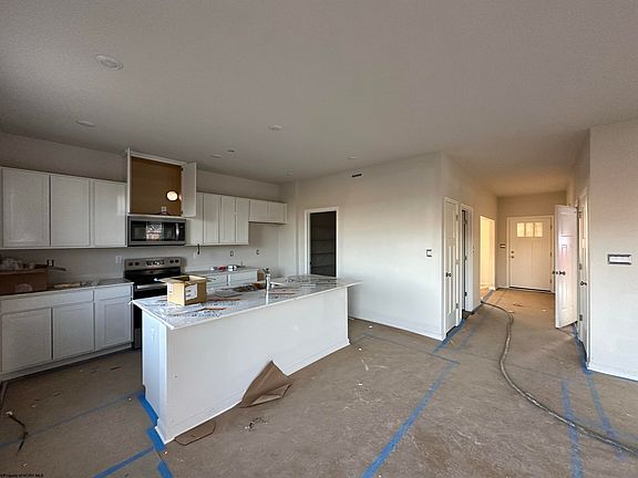 4th image of 804 Bogey Ln
