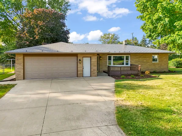 138 Nichols Dr, Sycamore, IL 60178