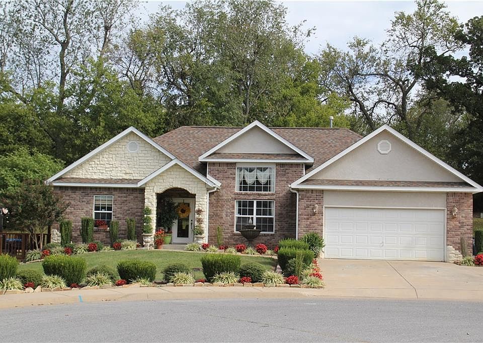 1st image of 735 N Walnut Ct