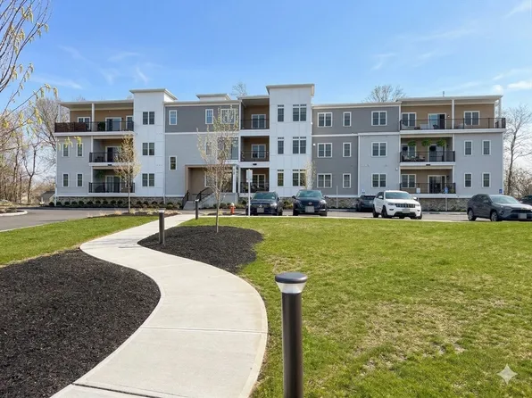 90 E Central St #304, Franklin, MA 02038