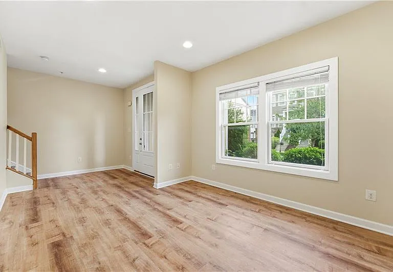 335 Osona Ln — Photo 3
