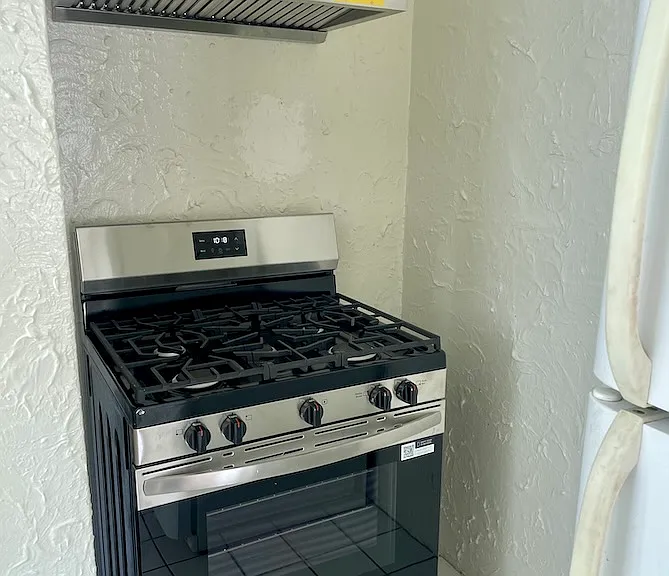 1046 N Crescent Heights Blvd — Photo 8